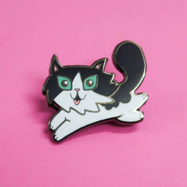 Frankie Norwegian Forest Cat Enamel Pin / Pin Badge - Flair - Enamel Badge - Kitty pin - Kitten badge - Long Haired Tuxedo Cat