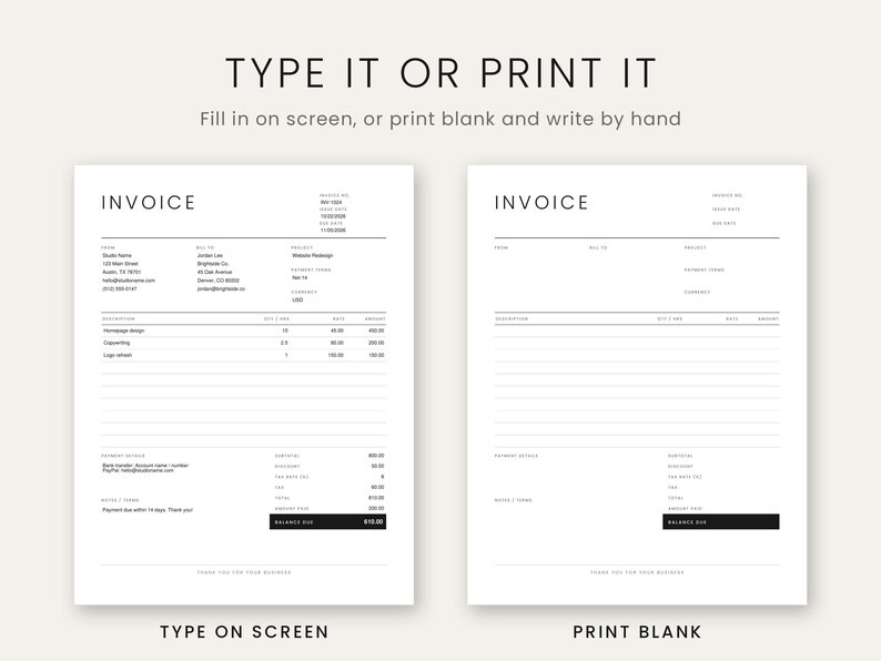 Op de afbeelding: Twee witte factuursjablonen met zwarte tekst. Het linker sjabloon is ingevuld met voorbeeldgegevens, terwijl het rechter sjabloon leeg is. Beide bevatten de koptekst TYPE IT OR PRINT IT en de subtekst Fill in on screen, or print blank and write by hand.