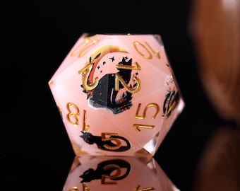 ピンクの猫のインナーダイス - DNDギフト、猫のダイスボックス、樹脂製ダイスセット、RPGダイス、DND愛好家へのギフト、手作りの鋭いエッジのダイス、ゲーマーへのギフト