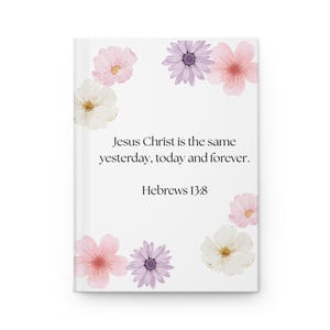 Notitieboek met matte harde kaft – Schriftgedeelte Hebreeën 13:8, Christelijk notitieboek met bloemenmotief
