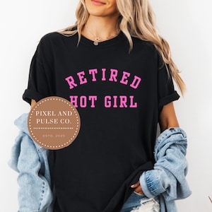 Ruhestand heiße Mädchen png, Datei für Sublimation, dtf, lustiger Feminismus, Sarkasmus, Feminismus Download, Komfort Farben, für sie, rosa gewölbtes Wort png