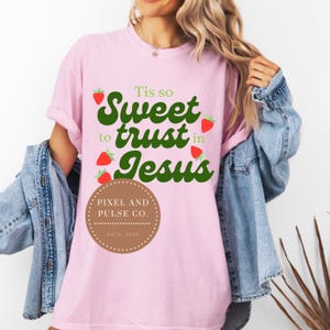 Tis So Sweet To Trust In Jesus PNG, trust in Jesus, png, aardbei, zondagochtend, zondag doodle shirt, digitaal bestand, bestand voor sublimatie