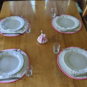 Circle Placemats with Tiny Pink Flowers and Pink Broder, Reversible
