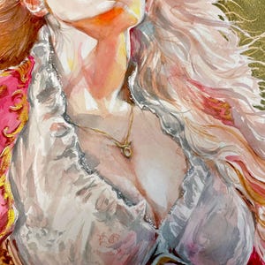 Puede incluir: Una pintura de acuarela de una persona con cabello largo y fluido, vistiendo una blusa blanca con volantes y una chaqueta roja con detalles dorados. Un collar fino de oro con un peque&ntilde;o colgante circular descansa sobre el cuello.