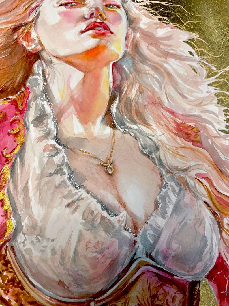 Puede incluir: Una pintura de acuarela de una persona con cabello largo y fluido, vistiendo una blusa blanca con volantes y una chaqueta roja con detalles dorados. Un collar fino de oro con un peque&ntilde;o colgante circular descansa sobre el cuello.