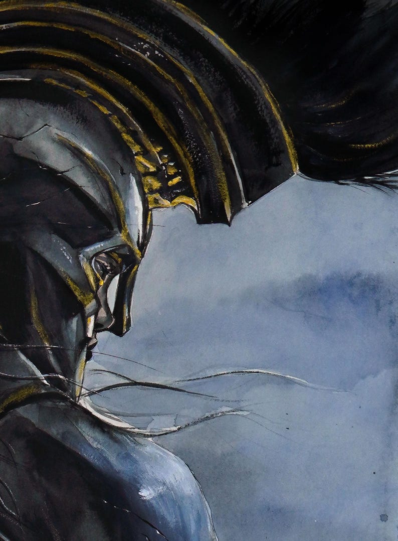 Puede incluir: Una pintura de acuarela que representa el perfil de un guerrero con un casco met&aacute;lico oscuro con detalles dorados y una cresta prominente. La figura est&aacute; representada en tonos negros, grises y azules, con l&iacute;neas finas que sugieren el cabello.