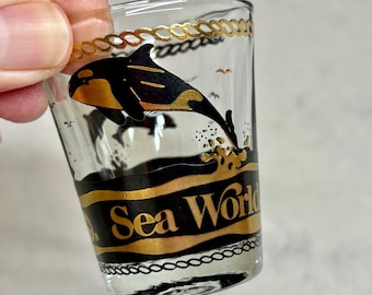 Vintage Sea World souvenir shot glass - Vintage souvenir barware - Sea World souvenir - Sea World - Novedad Shot Glass -Barware -Vergüenza -Orca
