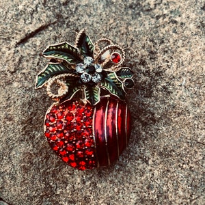 Unique Heart/Strawberry Pin - Vintage Red Crystal Brooch - Vintage Pin - Costume Jewelry - Valentine/Christmas Heart Pin -Novelty Pin/Brooch