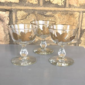 Gold Leaf Stemmed Wine Glasses - Mid-century Glassware - Vintage Barware -  Vintage Glassware - Stemmed Barware - Vintage Wine Glasses