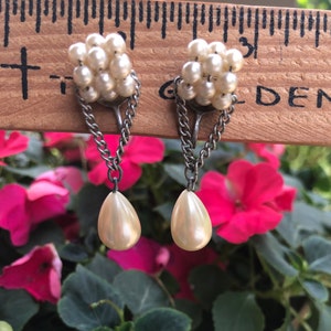 Vintage Pearl Screw Back Earrings - Vintage Pearl Drop Earrings - Vintage Earrings - Mid Century Pearl Earrings  - Pearl Dangle Earrings