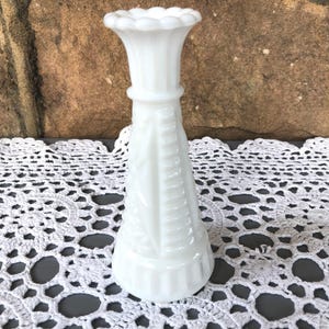 Milk Glass Bud Vase - Vintage Milk Glass Vase - Bud Vase - Flower Vase - Milk Glass - Mid-Century Milk Glass Bud Vase - Shabby Chic Decor