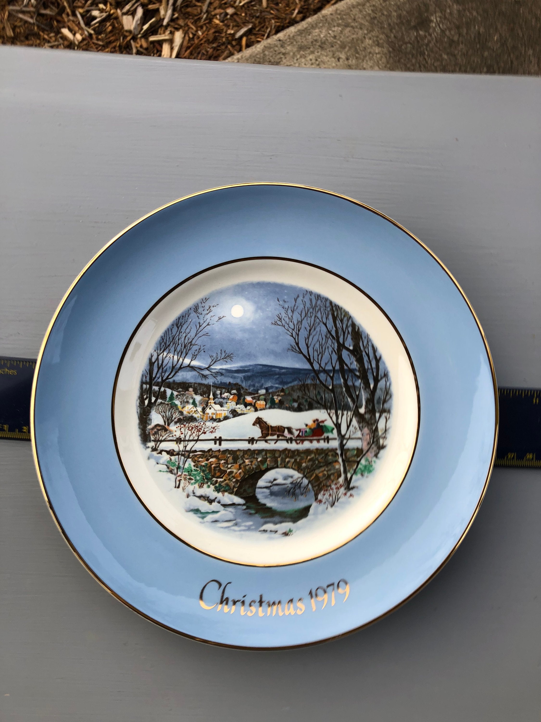 Vintage 1979 Avon Christmas Plate – Currier & Ives, Dashing