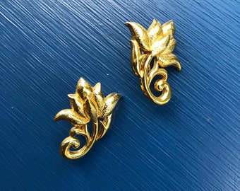 Vintage Clip Earrings - Mid-Century Earrings  - Flower Earrings - Gold Earrings - Earrings - Vintage Costume Jewelry -Vintage Jewelry -Clips