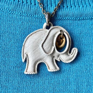 Elephant Pendant Necklace - Vintage Necklace - Vintage Novelty Necklace - White Elephant Pendant Necklace -Costume Jewelry - Elephant