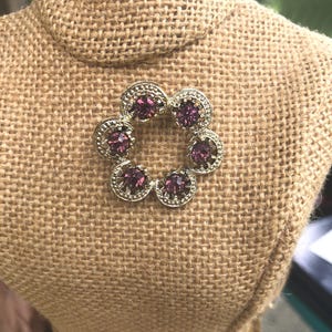 Vintage Amethyst Pin - Round, Flower-like Brooch - Vintage Amethyst Brooch - Gold Tone Pin - Vintage Jewelry - Costume Jewelry -Amethyst Pin