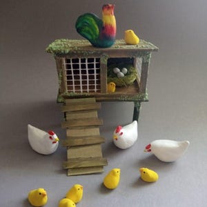 Miniature Chicken Coop: Rustic Farmhouse Dollhouse Accessory