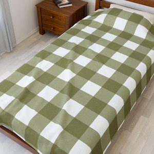 Gingham Plush Throw Blanket: Soft Plaid Decor, Cozy Travel Blanket