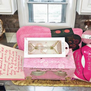 Cesto regalo rosa per la cura di sé e il relax – Spa Essentials, Beauty Set