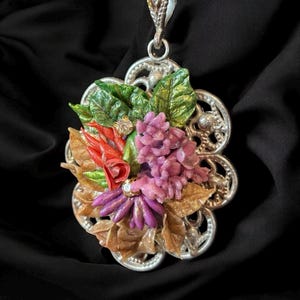 Cold porcelain handmade flower necklace, necklace bouquet, rose bouquet made of cold porcelain, with stainless steel chain, boho vintage jewelry
