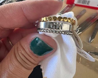 Anillo personalizado estampado a mano