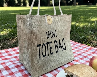 Mini Jute-Einkaufstasche - Umweltfreundliche wiederverwendbare Lunch-Tasche mit Seilgriffen und Knopfverschluss - Geschenktasche