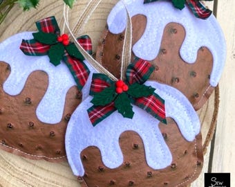 Christmas Pudding Ornaments with Tartan Bow and Holly Berries. Traditional Tree Decorations. Xmas Pudding Bauble set. Holiday Decor 2026