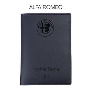 May include: A dark blue leather wallet with the Alfa Romeo logo embossed on the front. The text "ALFA ROMEO" is above the logo. Below the logo, the wallet has the text "Votre Texte" and "ici".