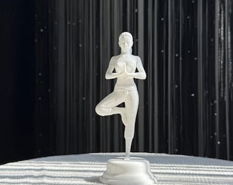 Statuetta di donna yoga Vrksasana: statua di meditazione stampata in 3D