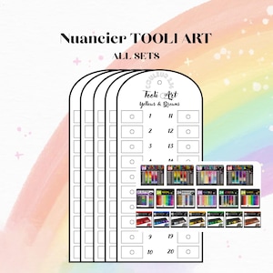 Peut inclure: Présentation des nuanciers TOOLI ART, avec le texte "Nuancier TOOLI ART ALL SETS". Les nuanciers présentent des échantillons de couleurs et des étiquettes pour divers ensembles, dont "Yellows & Browns". Fond arc-en-ciel.