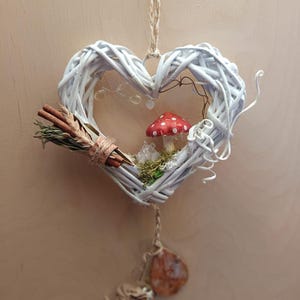 Protection de couronne spirituelle envoûtante d&#39;amour botanique, décoration murale de sorcière, couronne de coeur spirituel, couronne de fleurs séchées, intention d&#39;amour