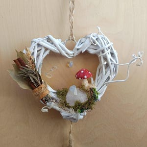 Couronne de coeur sortilège d&#39;amour Protection spirituelle Amour botanique sorcière décoration murale Couronne de coeur spirituel Amour intention coeur Couronne de fleurs séchées