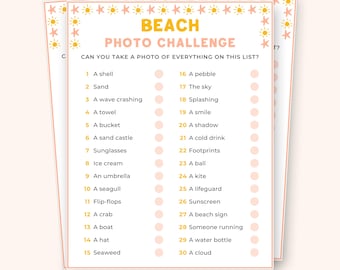 Pode incluir: Uma pilha de três folhas imprimíveis de desafio fotográfico de praia. A folha superior tem o título "BEACH PHOTO CHALLENGE" em letras laranja. A lista inclui itens como uma concha, areia, óculos de sol e uma gaivota. A parte inferior da folha diz "Digital, Printable | Instant Download | US Letter".