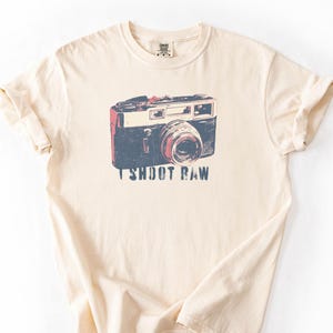 vintage style film camera graphic tee, I shoot raw, comfort colors retro photography t-shirt, y2K nostalgia shirt