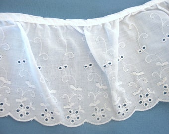 Vintage Ruffled White Eyelet Lace, 4.5 Inches x 2 Yards