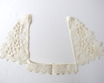 Vintage Ecru Embroidered Lace Collar