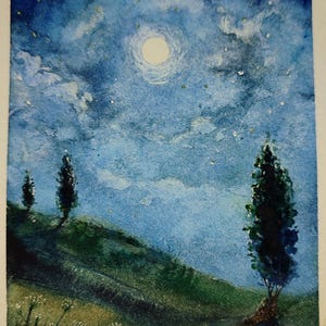 Paesaggio al chiaro di luna, acquerello. Cielo notturno. Dipinto con cipressi. Alberi piccoli. Opera originale su carta di cotone. Colline al chiaro di luna.