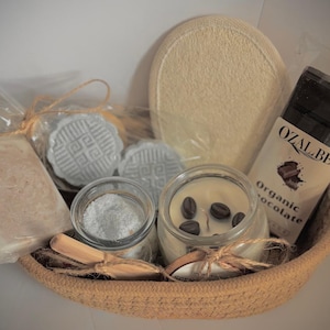 Luxury Men’s Spa Gift Set – Vanilla Scented Soap, Candle, Organic Chocolate, Bath Salt & More | Relaxation Box for Him