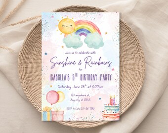 Puede incluir: Una colorida invitación de cumpleaños con un diseño de acuarela. La invitación presenta un sol sonriente, un arcoíris y el texto "Sunshine & Rainbows" para el 5º cumpleaños de Isabella. Incluye fecha, hora e información de RSVP.
