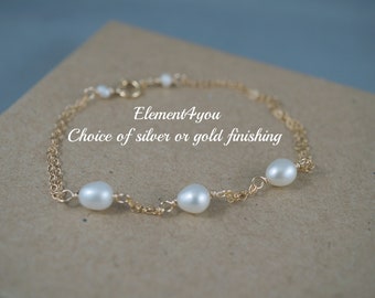 Wedding Bridal bracelet, Natural freshwater pearl, Delicate chain in gold or silver bracelet, Bridesmaid gift Wedding jewelry for bridal 00