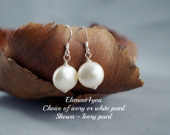 Swarovski Coin Pearl Earrings, White Earrings, Cream Ivory coin Pearl, Bridesmaid Thank you Gift, Wedding Jewelry Party Gift, Short dangle