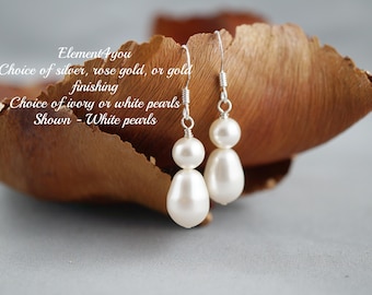 Brudtärneörhängen | Bröllopspärlsmycken | Enkel pärldroppe | Sterlingsilver | Swarovski vita och elfenbenspärlor | Guldfinish