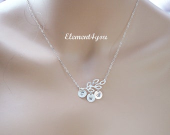 Halsband med trädgren med familjeinitialer | Sterlingsilver 925 | Present till mamma, dotter, syster, mormor | Smycken till födelsedag eller mors dag