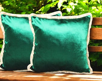 Smaragdgrüne Samtkissenbezüge mit Fransen: 2er Set