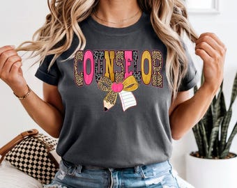Camiseta con mascota de leopardo