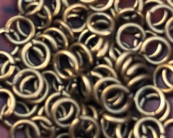 200 pcs 4 mm Antiqued Gold Plated Brass Jump Rings, Open (20 gauge)