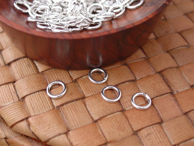 200 pcs 6, 7, or 8 mm Silver Plated Brass Jump Rings, Open 18 gauge image 1