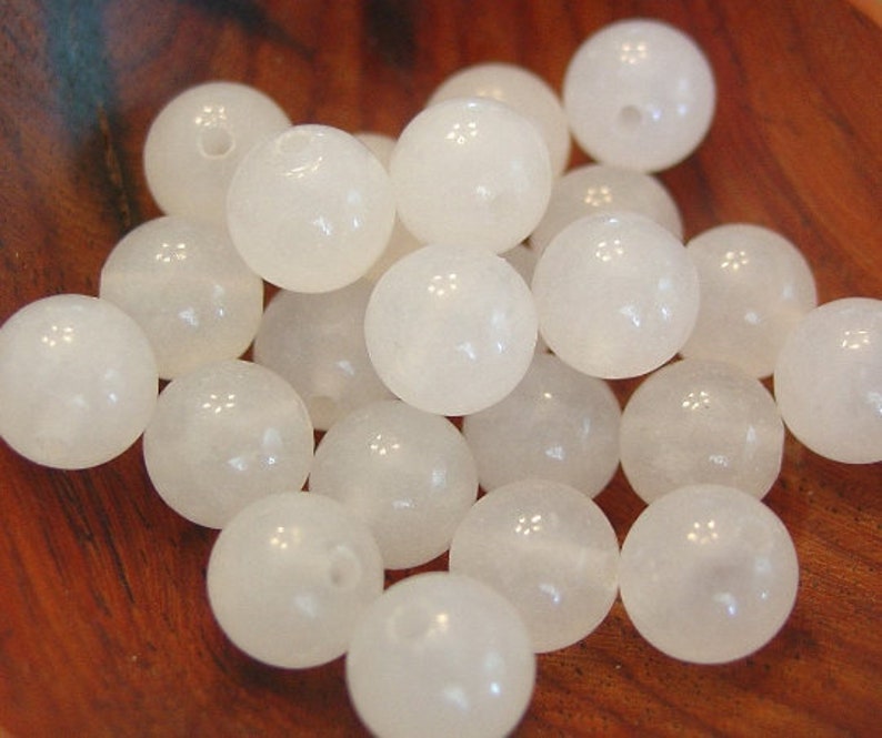 15 Inch strand 4 or 6 or 8 mm Round Snow Quartz Beads 8 mm