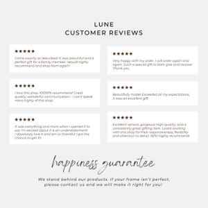 Puede incluir: Un fondo blanco con rese&ntilde;as de clientes y el logotipo de Lune. Las rese&ntilde;as est&aacute;n en texto negro e incluyen frases como "hermoso" y "excelente regalo". Tambi&eacute;n est&aacute; presente la frase "garant&iacute;a de felicidad".