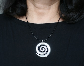 Spiral Big Pendant Leather necklace