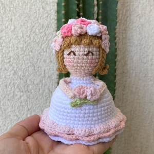 Ramo de flores reversible y novia amigurumi de crochet
